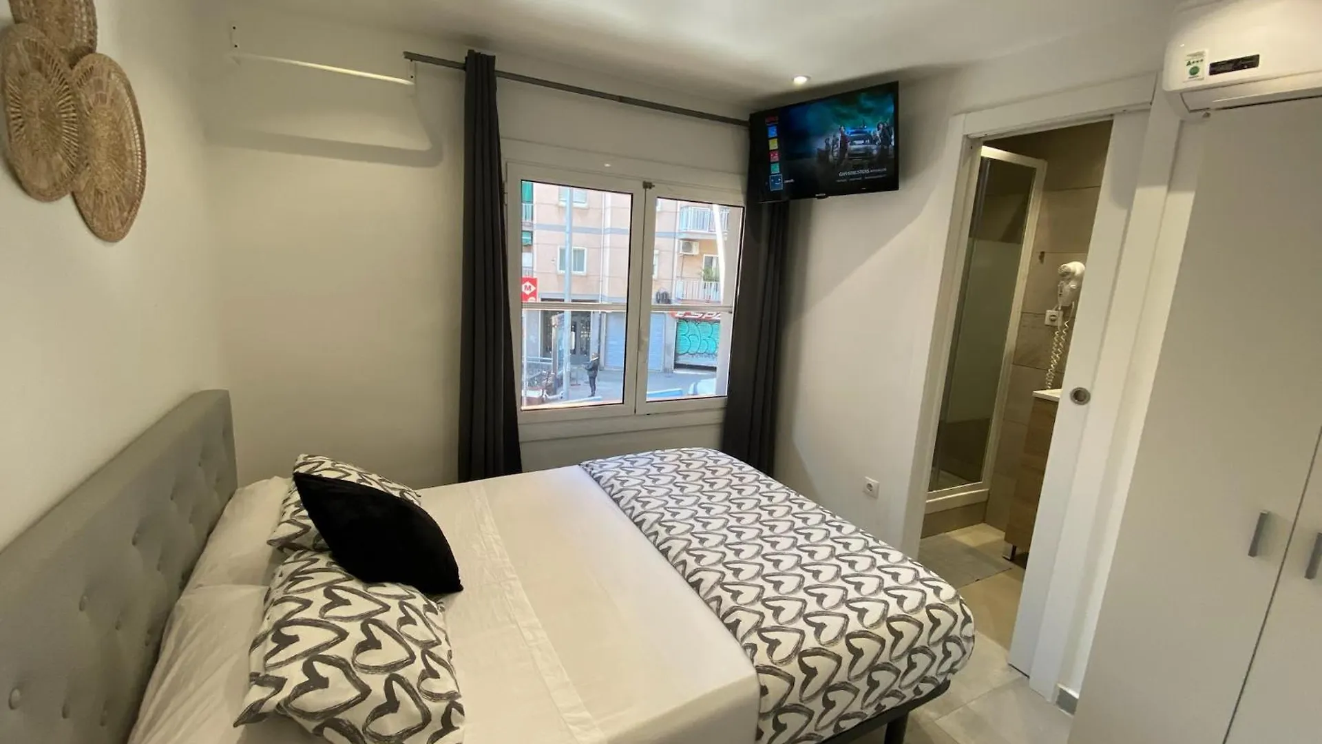 Apartamentos Con Bano Privado Frente Al Metro L5 Barcelona-Hospitalet L'Hospitalet de Llobregat 0*,  Spagna