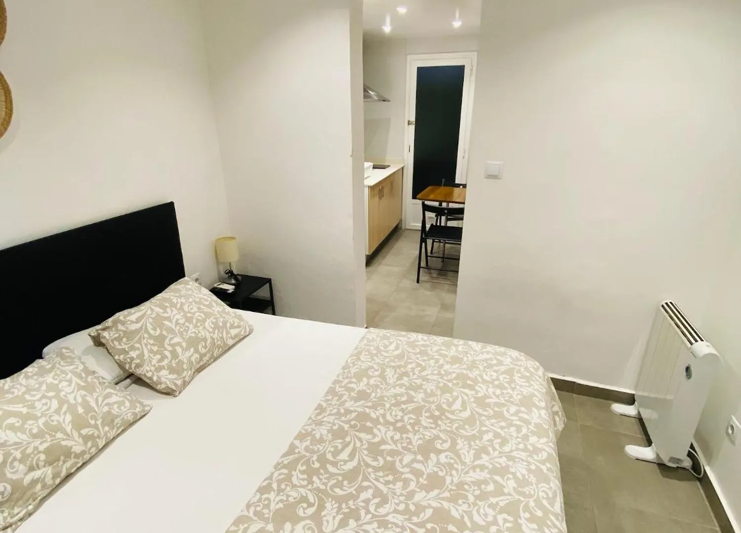 Apartamentos Con Bano Privado Frente Al Metro L5 Barcelona-Hospitalet L'Hospitalet de Llobregat 0*,  Spagna