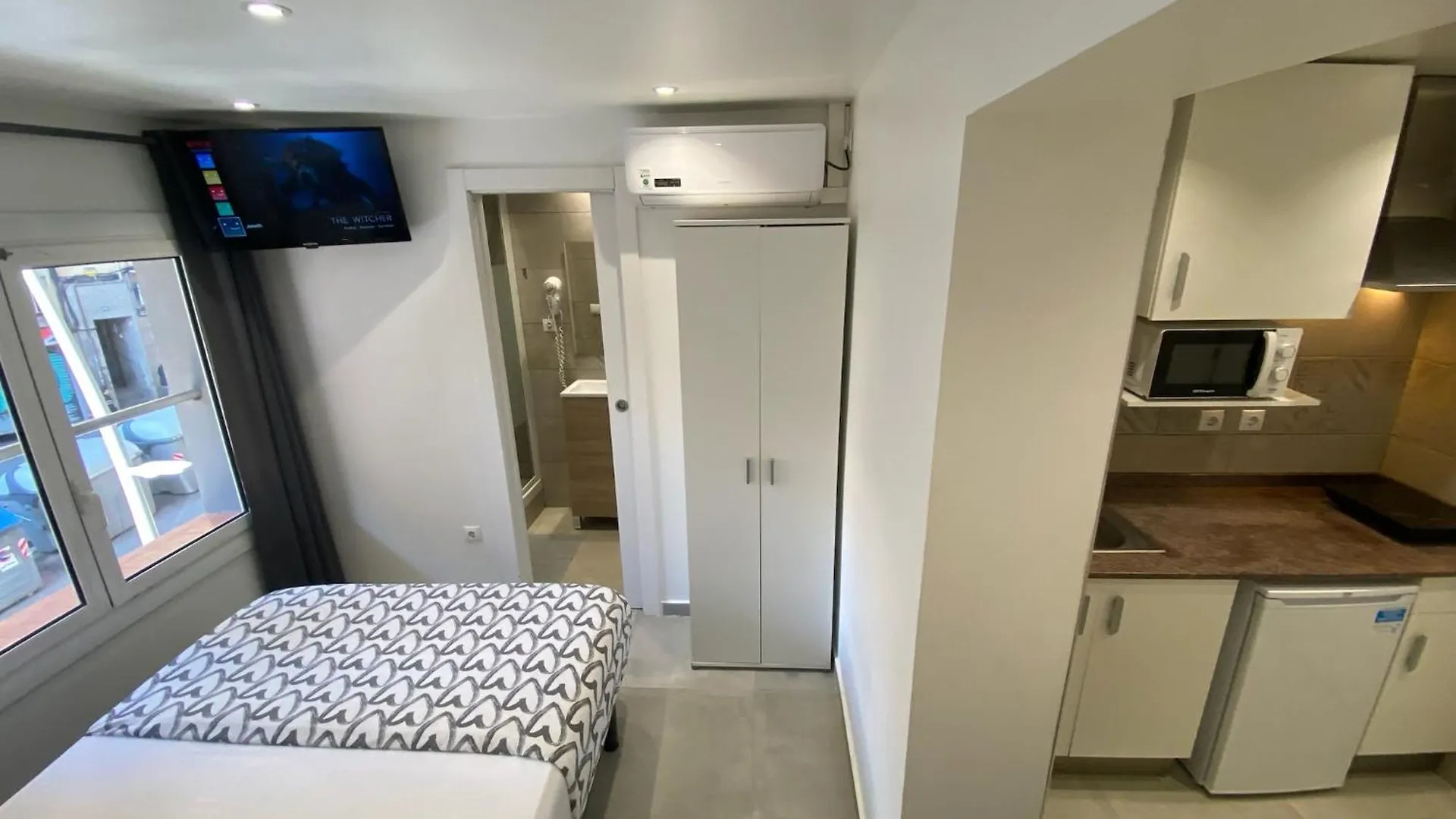 Apartamentos Con Bano Privado Frente Al Metro L5 Barcelona-Hospitalet L'Hospitalet de Llobregat 0*,  Spagna